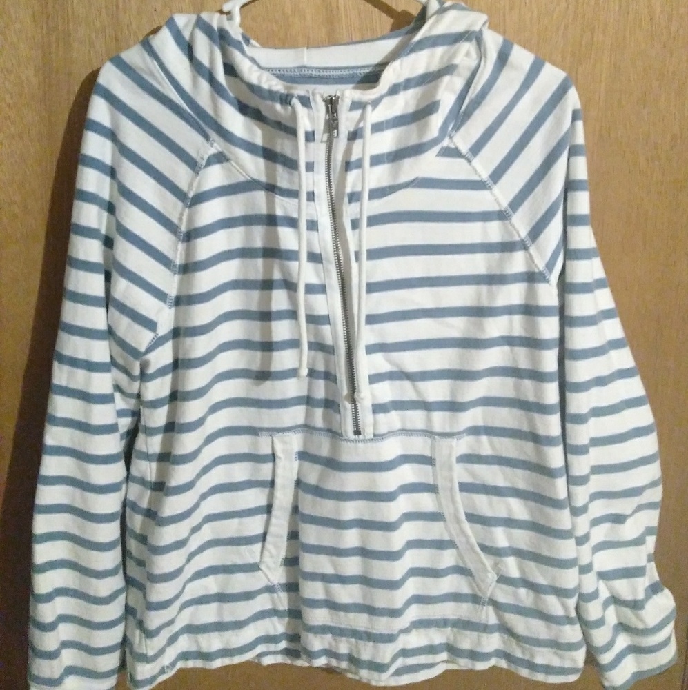AE hooded long sleeve pullover